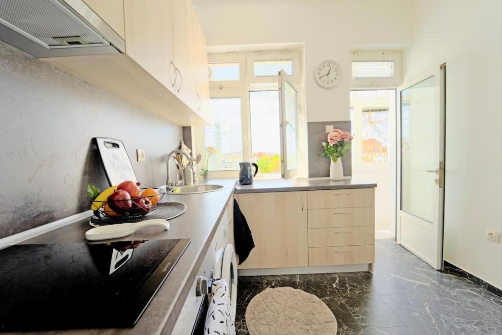 Cozy 1-Bedroom Flat In The Very Center Of Sofia Exterior photo