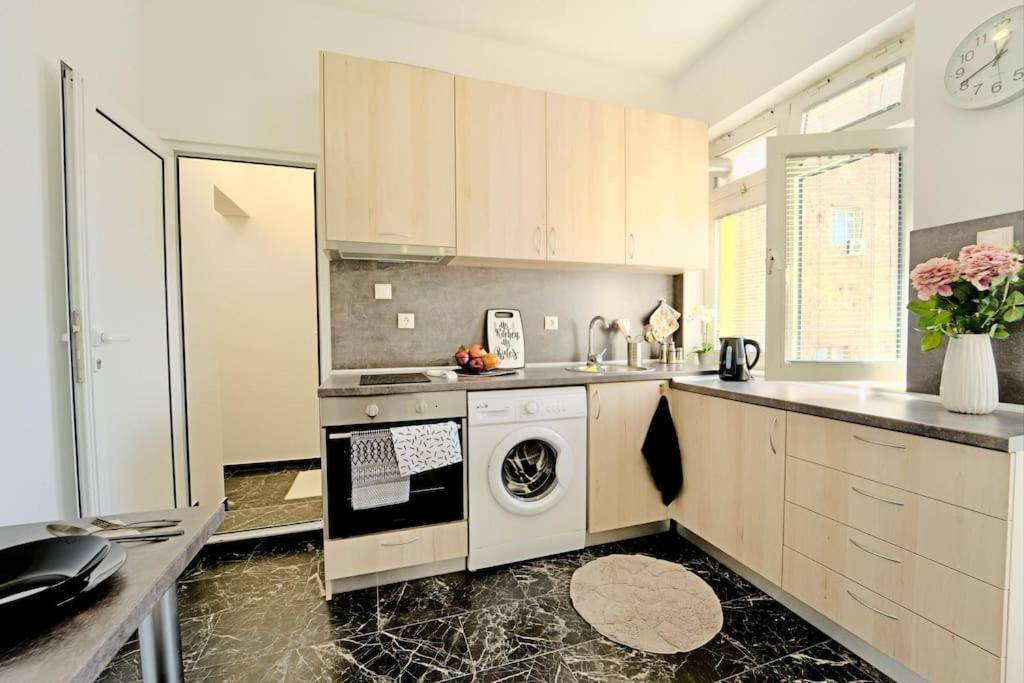 Cozy 1-Bedroom Flat In The Very Center Of Sofia Exterior photo