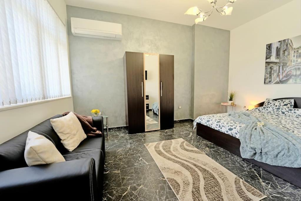 Cozy 1-Bedroom Flat In The Very Center Of Sofia Exterior photo