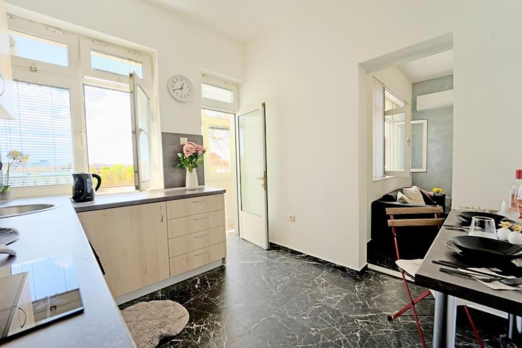Cozy 1-Bedroom Flat In The Very Center Of Sofia Exterior photo