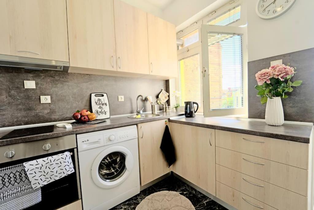 Cozy 1-Bedroom Flat In The Very Center Of Sofia Exterior photo